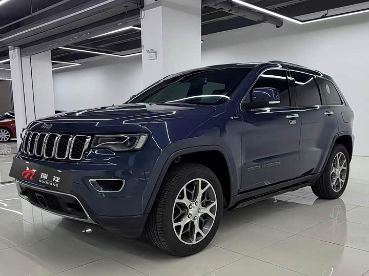 Фото 1 - Jeep Grand Cherokee