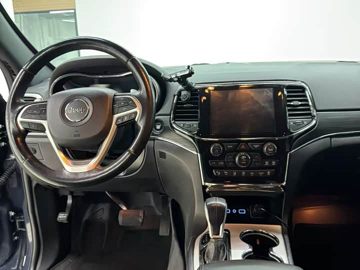 Фото 3 - Jeep Grand Cherokee