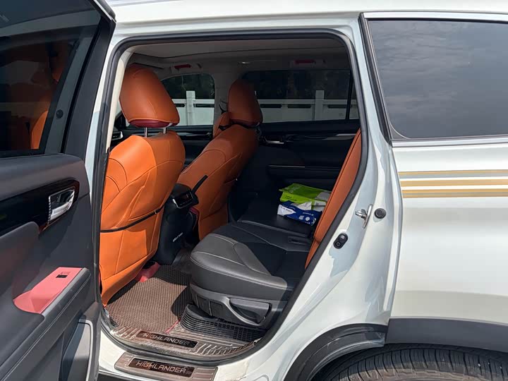 Фото 4 - Toyota Highlander