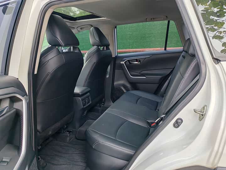 Фото 9 - Toyota Wildlander