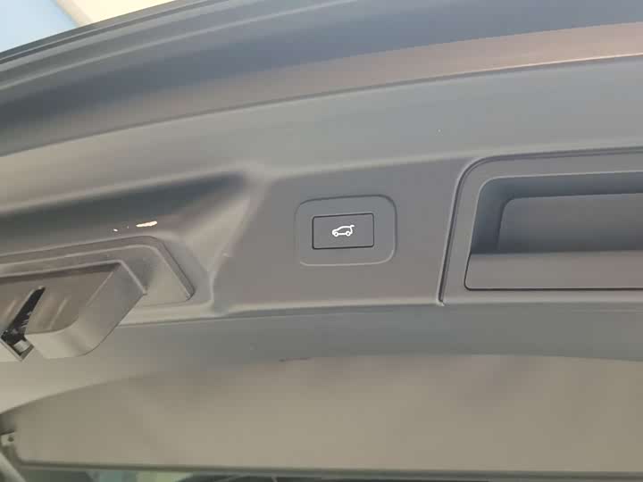 Фото 8 - Land Rover Range Rover Velar