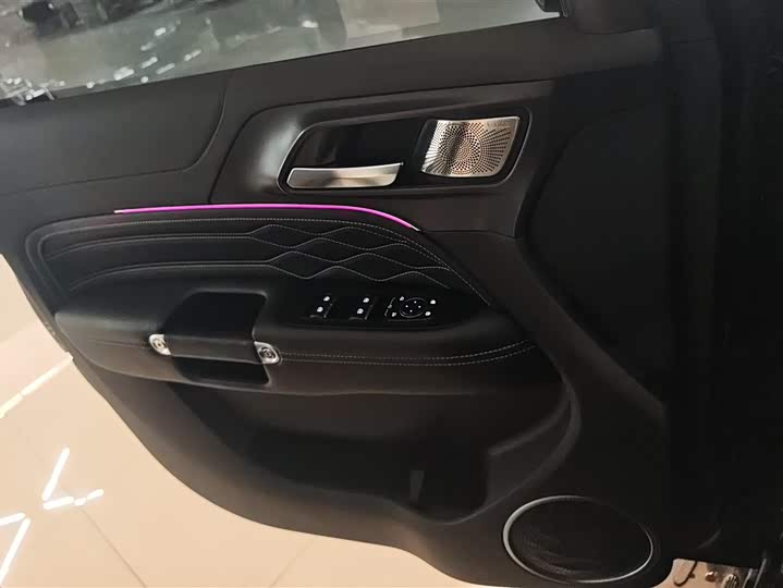 Фото 7 - Tank 300