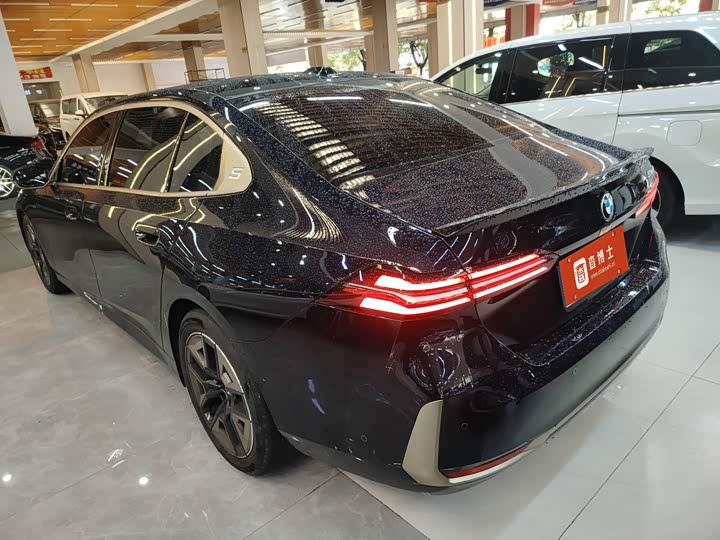 Фото 3 - BMW 5 Series