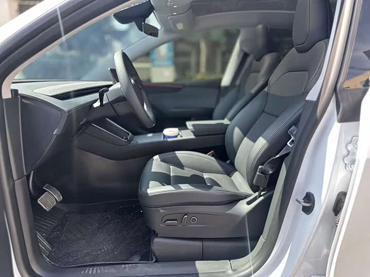 Photo 4 - Tesla Model Y