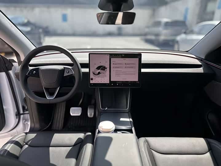 Photo 6 - Tesla Model Y