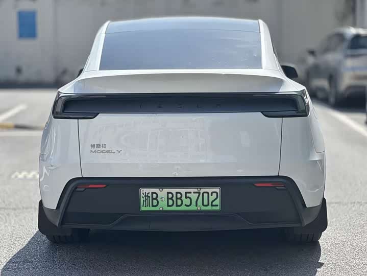 Photo 9 - Tesla Model Y