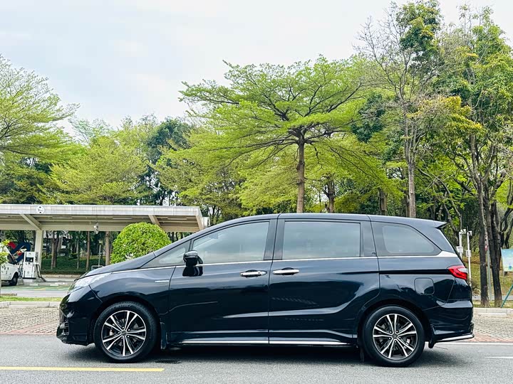 Фото 8 - Honda Odyssey