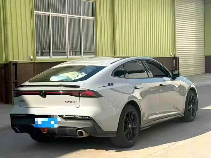 Фото 9 - Changan UNI-V