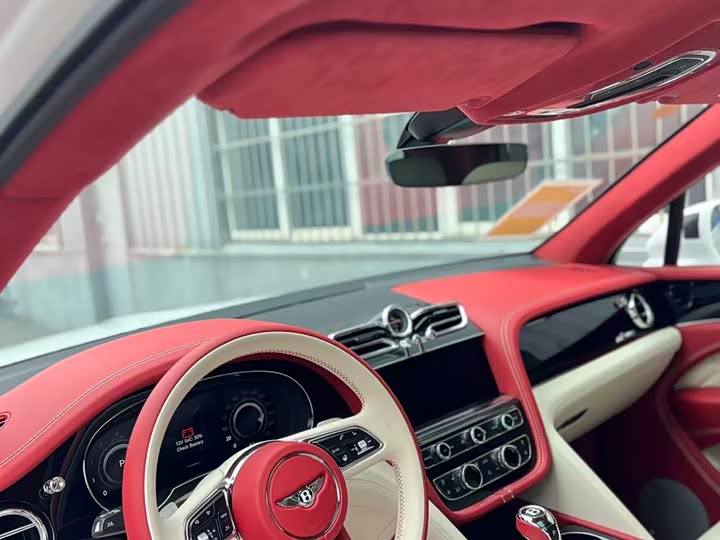 Photo 2 - Bentley Bentayga