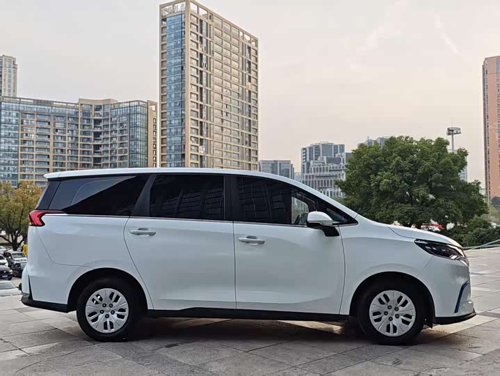 Фото 9 - Maxus Mifa 5