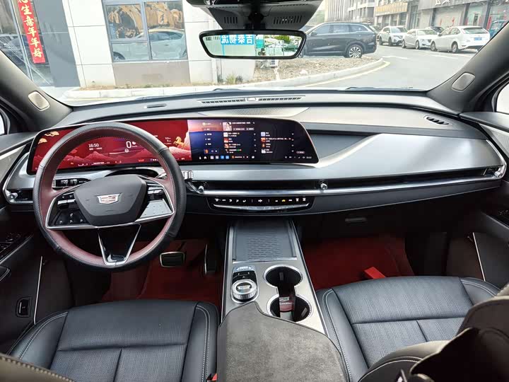 Фото 4 - Cadillac XT5