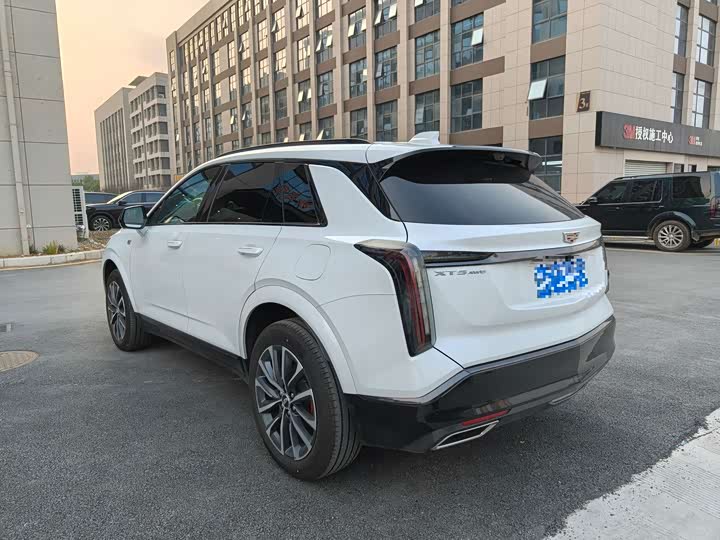 Фото 9 - Cadillac XT5