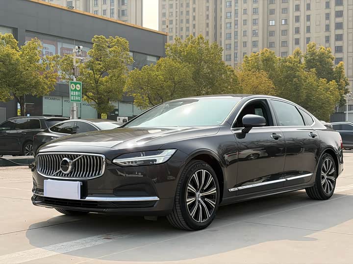 Фото 1 - Volvo S90