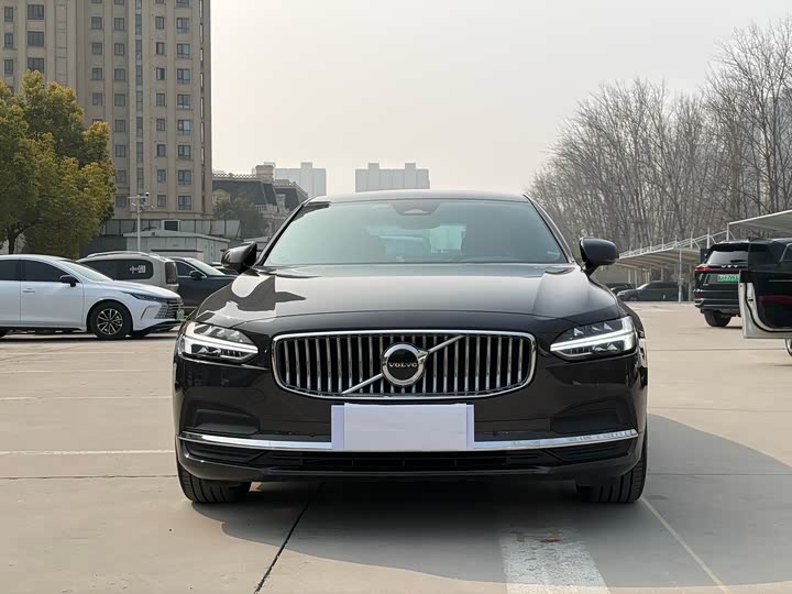Фото 2 - Volvo S90