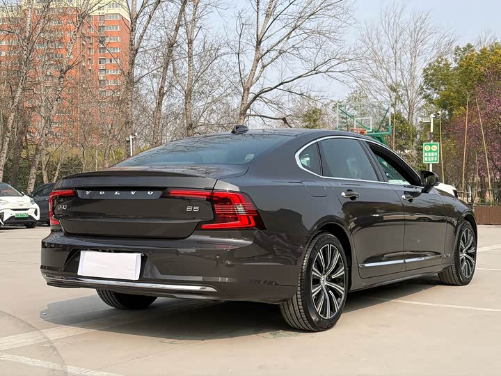Фото 6 - Volvo S90