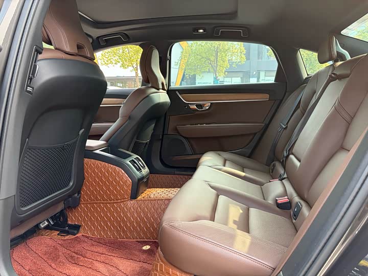 Фото 9 - Volvo S90