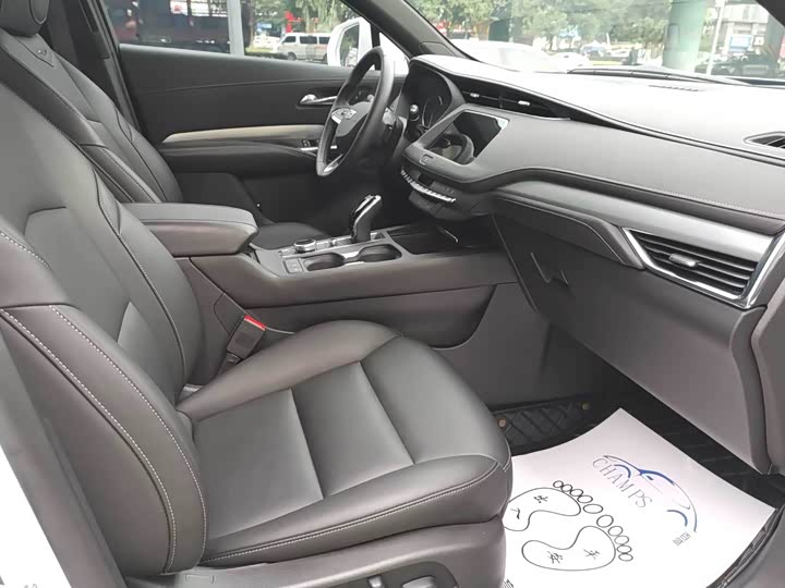 Фото 7 - Cadillac XT4