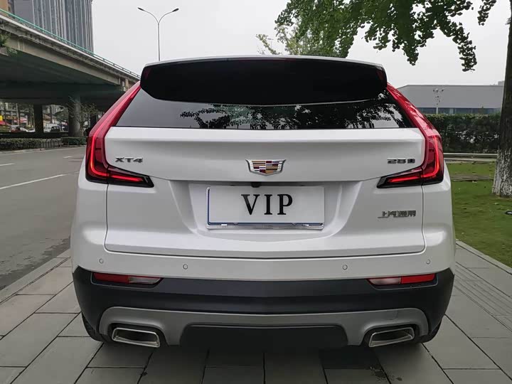 Фото 8 - Cadillac XT4