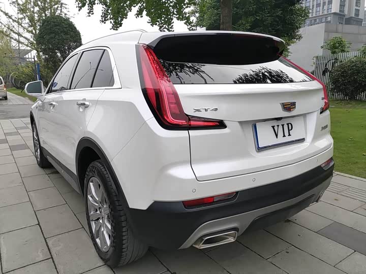 Фото 9 - Cadillac XT4