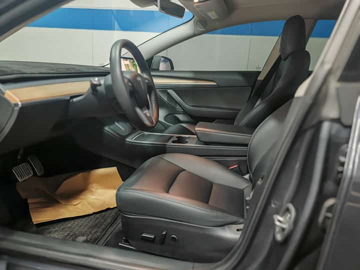 Фото 5 - Tesla Model 3