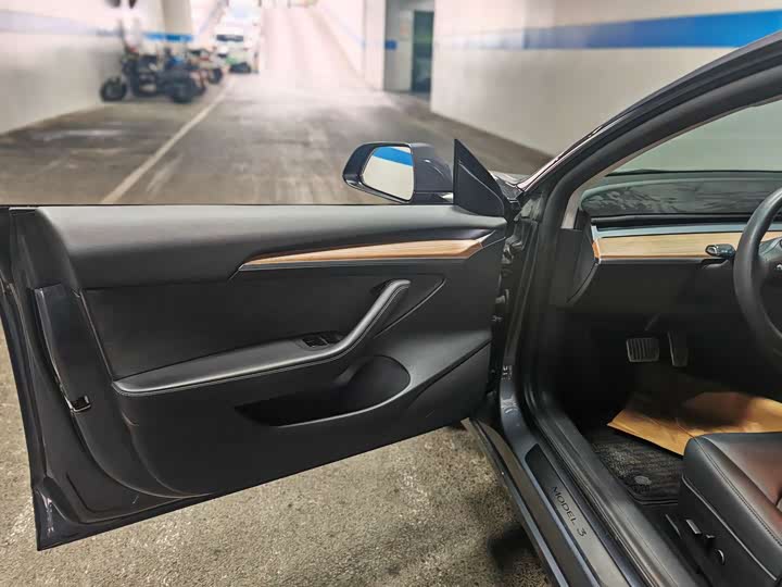 Фото 6 - Tesla Model 3