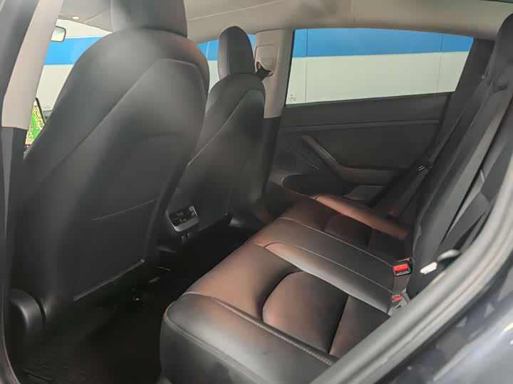 Фото 8 - Tesla Model 3