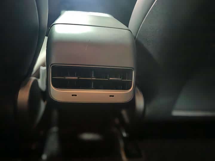 Фото 9 - Tesla Model 3