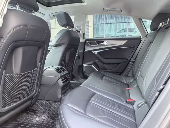 Фото 8 - Audi A7