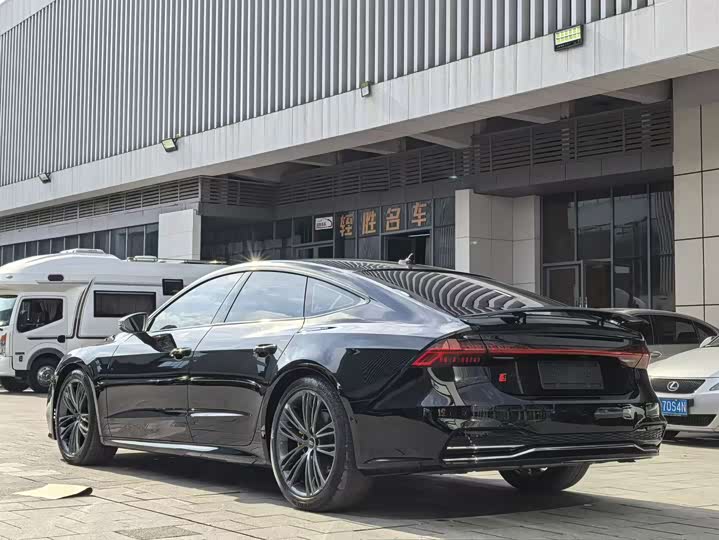 Фото 9 - Audi A7