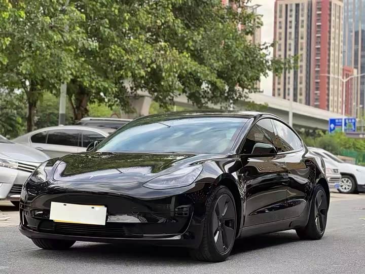 Фото 1 - Tesla Model 3