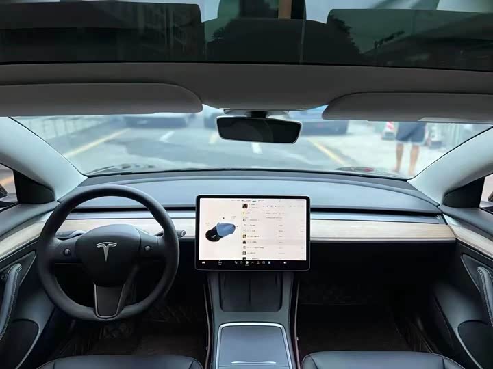 Фото 4 - Tesla Model 3