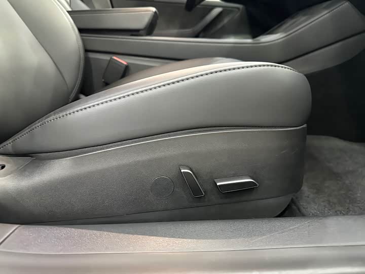 Фото 9 - Tesla Model 3