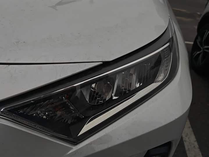 Фото 5 - Toyota RAV4