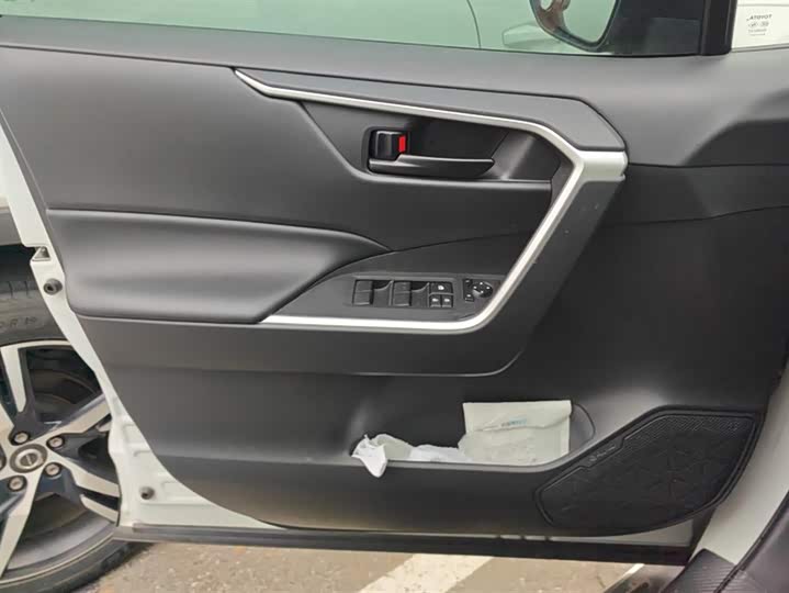 Фото 7 - Toyota RAV4