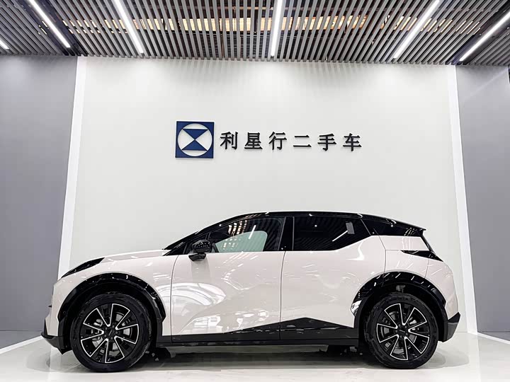 Фото 7 - Zeekr X