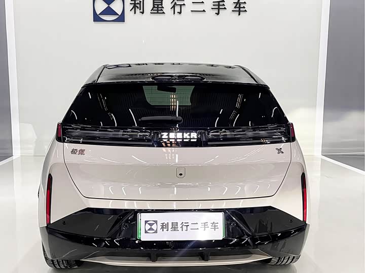 Фото 8 - Zeekr X