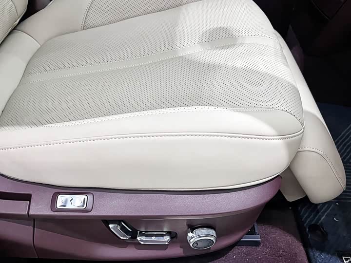 Фото 9 - Zeekr X