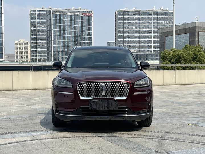 Фото 2 - Lincoln Corsair