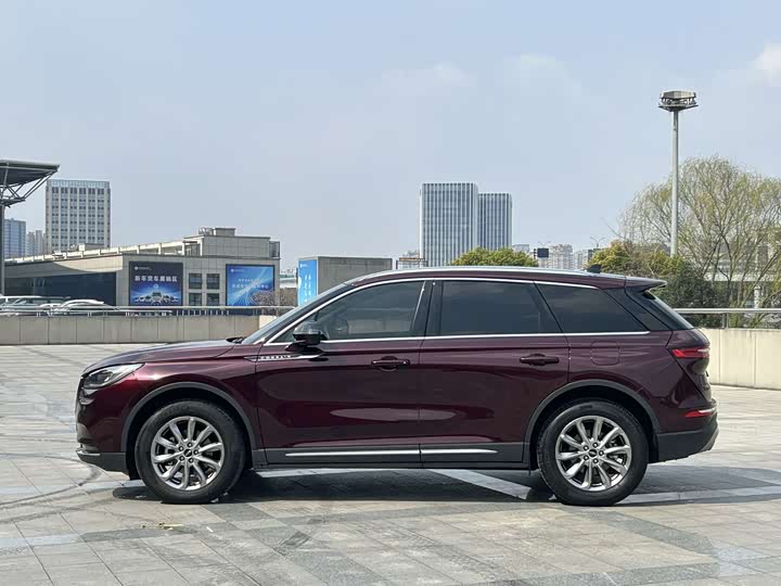 Фото 3 - Lincoln Corsair