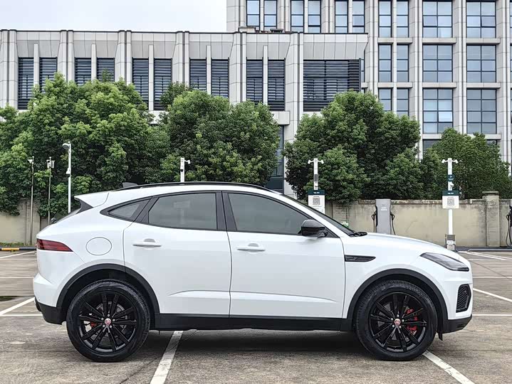 Фото 3 - Jaguar E-Pace