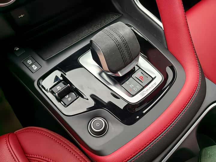 Фото 9 - Jaguar E-Pace