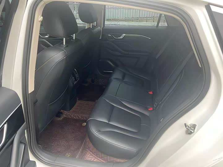 Фото 6 - Bestune B70