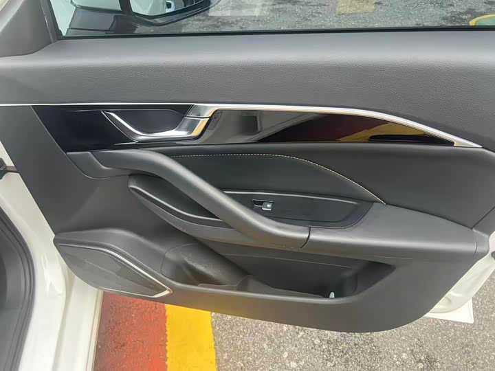 Фото 9 - Bestune B70