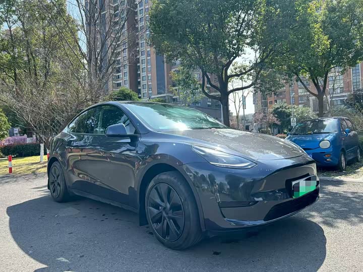Photo 3 - Tesla Model Y
