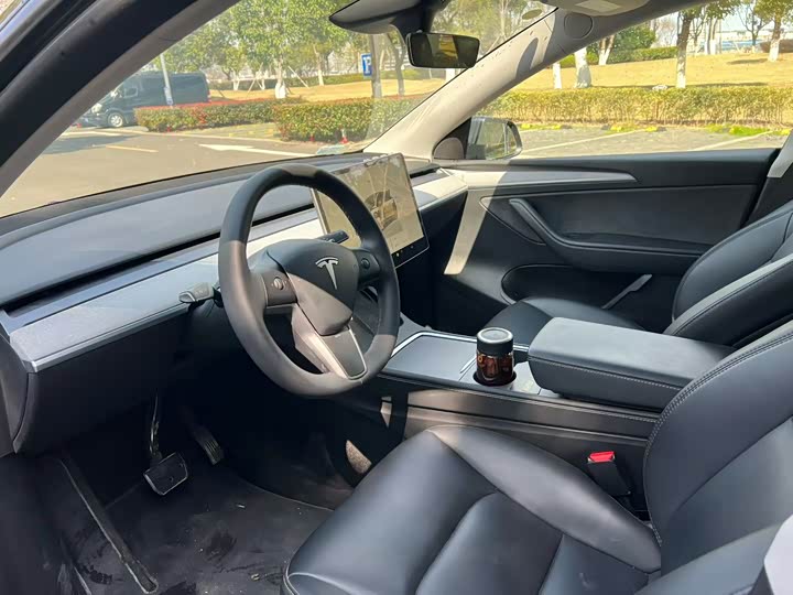 Photo 4 - Tesla Model Y