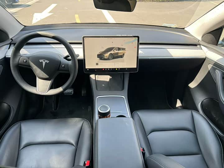 Photo 5 - Tesla Model Y