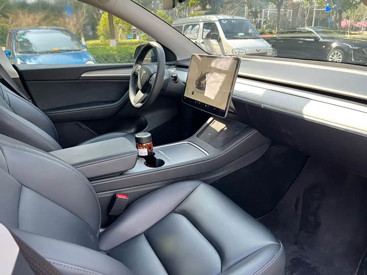 Photo 6 - Tesla Model Y