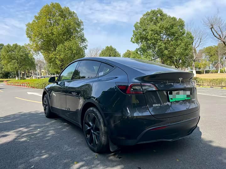 Photo 7 - Tesla Model Y