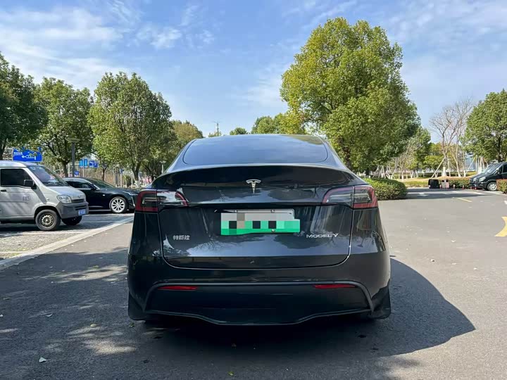 Photo 8 - Tesla Model Y