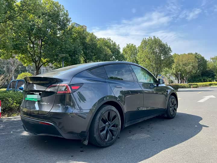 Photo 9 - Tesla Model Y
